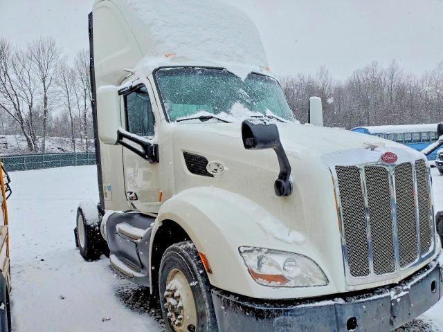 2016 Peterbilt 579 Semi Truck