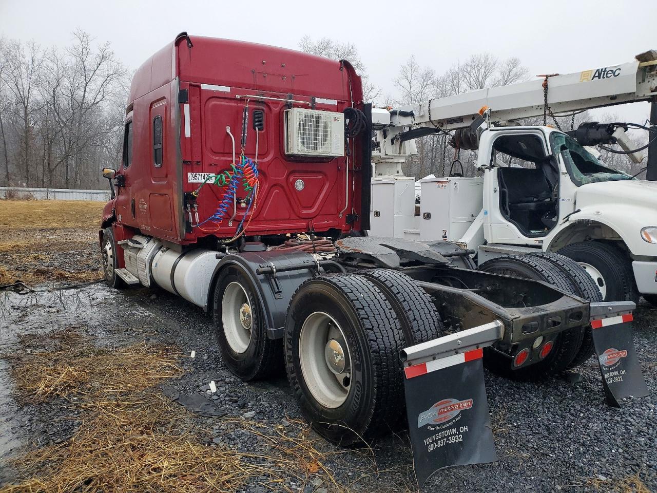 2016 Freigliner 2016 Freightliner Cascadia 125 Sleeper Cab Semi TR