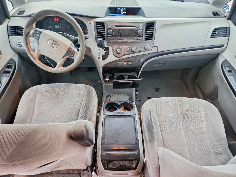 2012 Toyota Sienna le 8-passenger