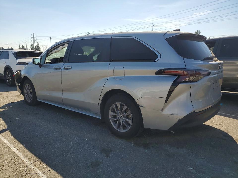 2024 Toyota Sienna le 8-passenger