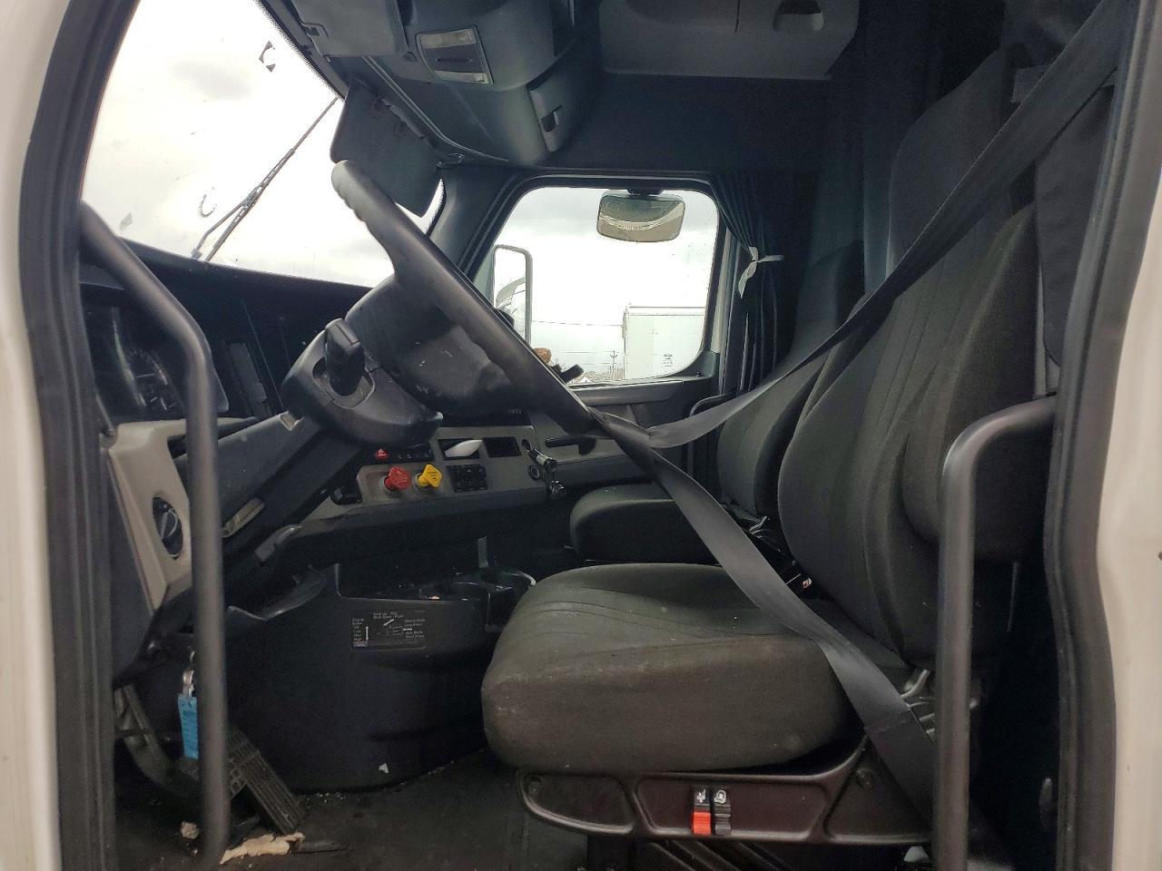 2019 Freigliner 2019 Freightliner Cascadia 126 Semi Truck