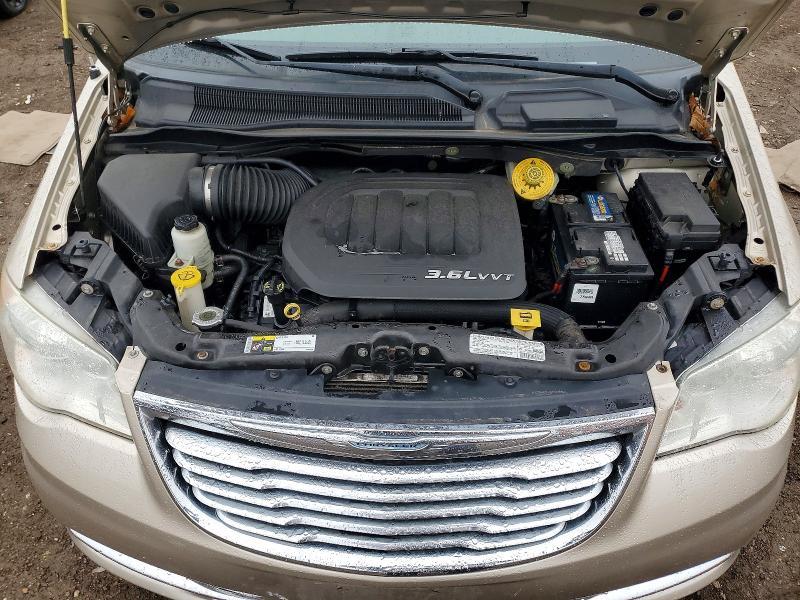 2013 Chrysler Town & Country Touring l