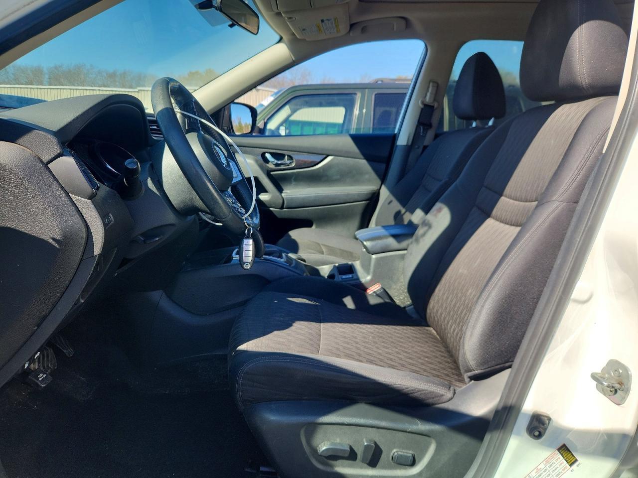 2017 Nissan Rogue sv