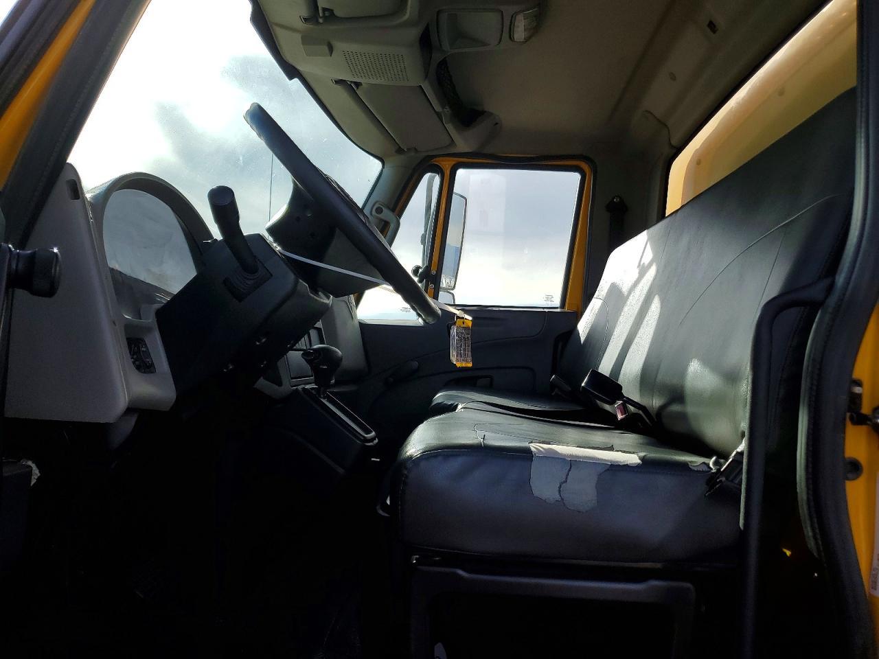 2013 International 4300 BOX Truck