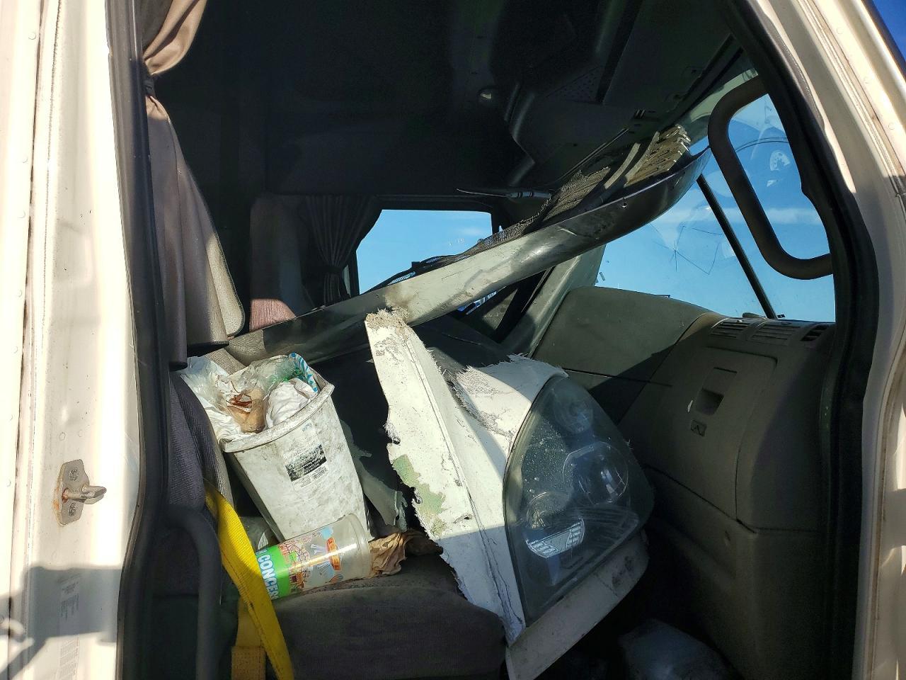 2015 Freigliner 2015 Freightliner Cascadia 1-Semi Truck