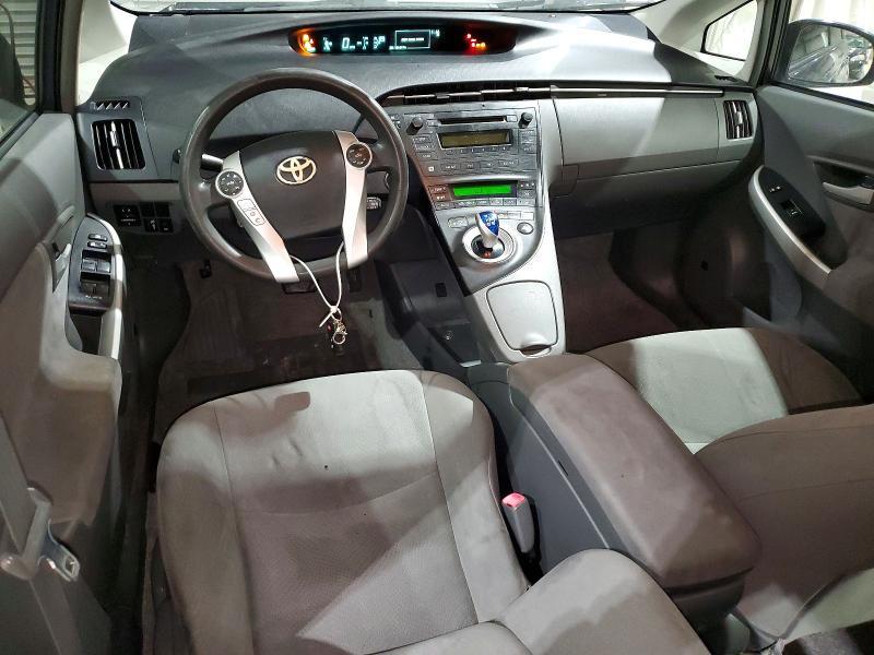 2010 Toyota Prius iii