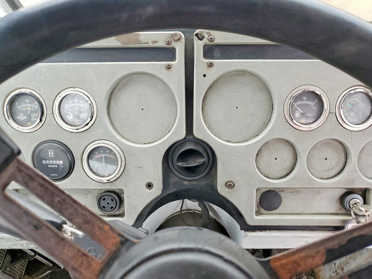 2004 Capacity Of Texas TJ5000-Semi Truck