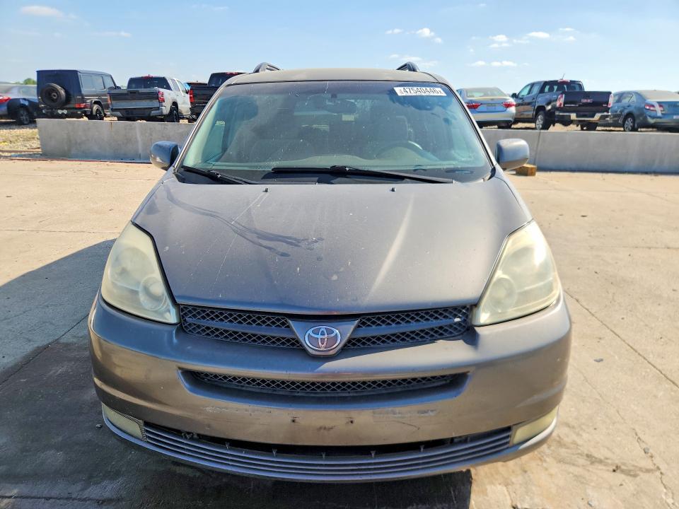 2004 Toyota Sienna xle 7 Passenger