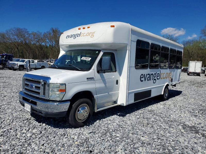 2013 Ford Econoline E450 Super Duty Cutaway Van