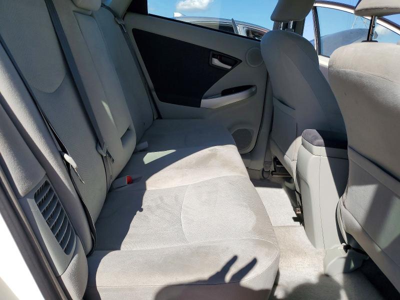 2010 Toyota Prius iii