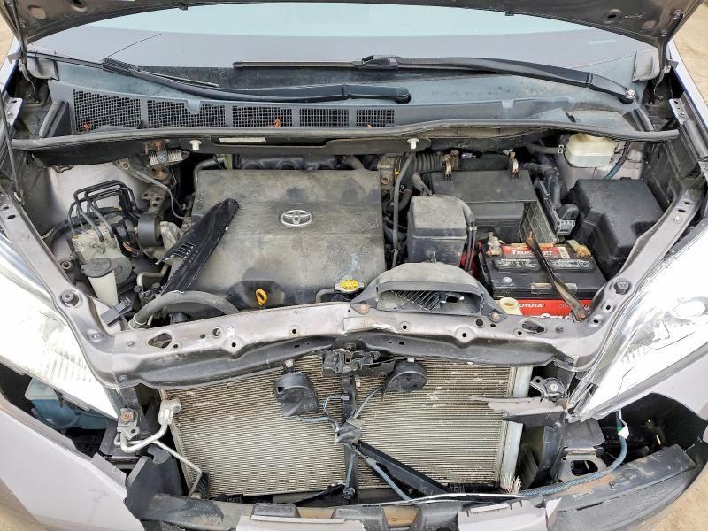 2012 Toyota Sienna le 7-passenger
