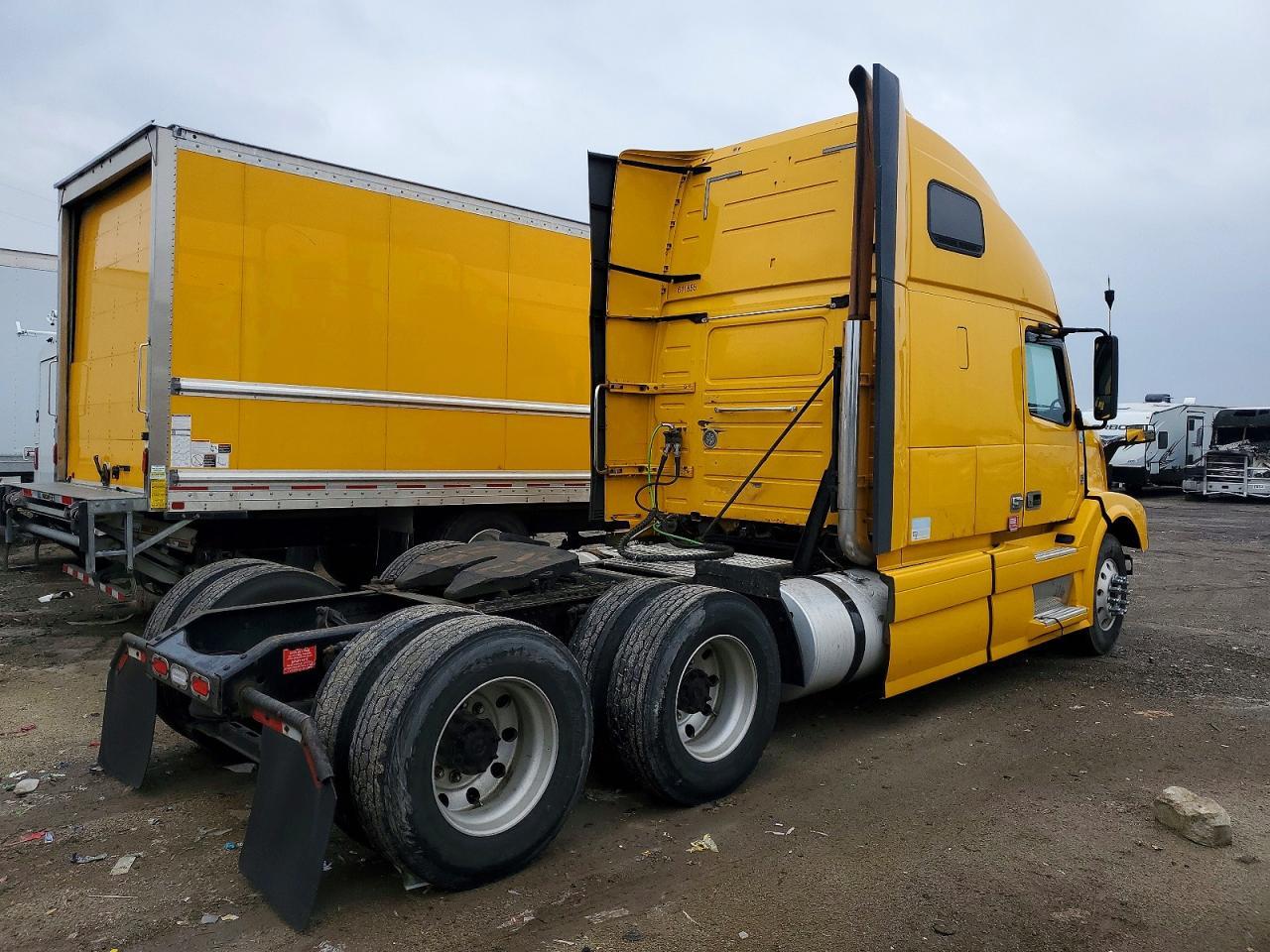2012 Volvo VNL Semi Truck