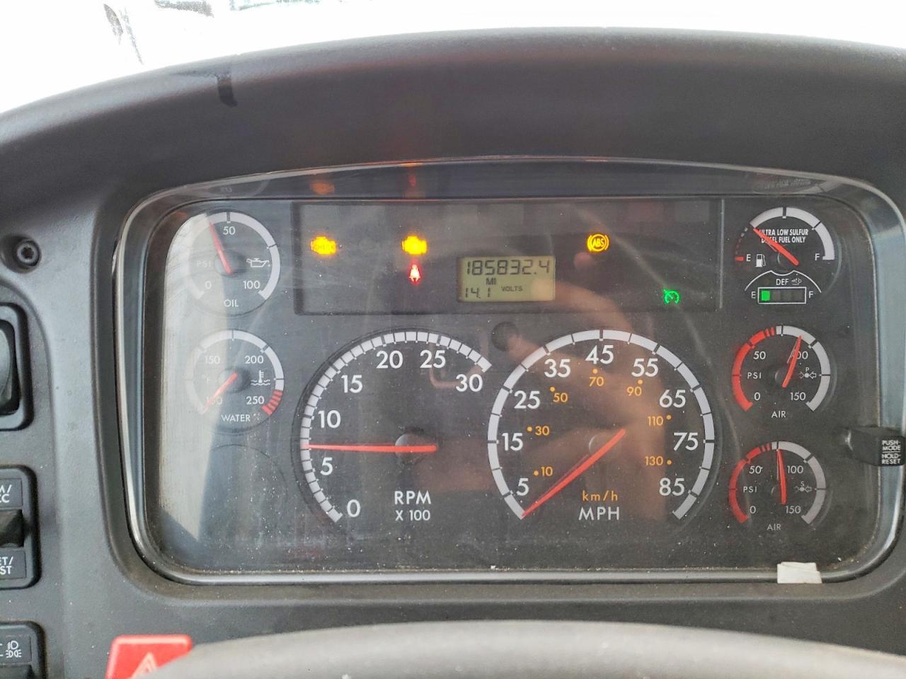 2014 Freightliner Business Class M2 BOX Truck