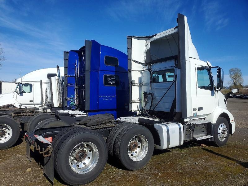 2020 Volvo VNR Semi Truck