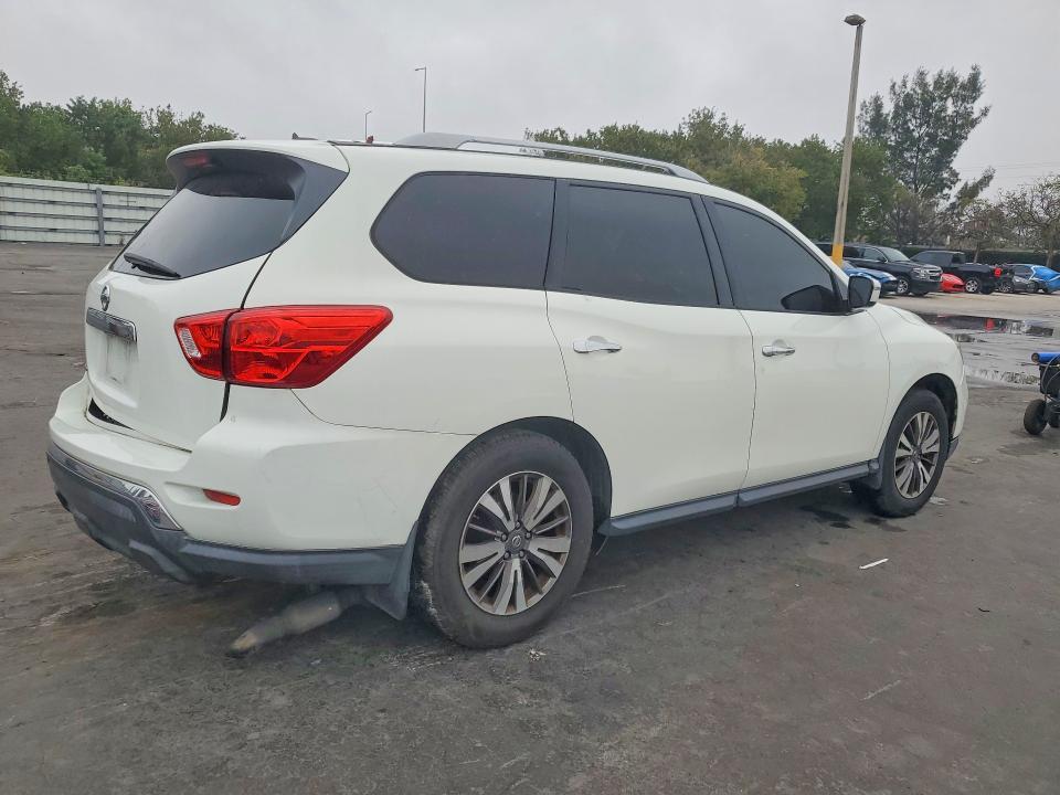 2017 Nissan Path Finde