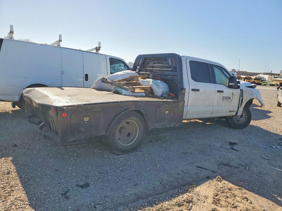 2023 Ford F350 Super Duty Flatbed Truck