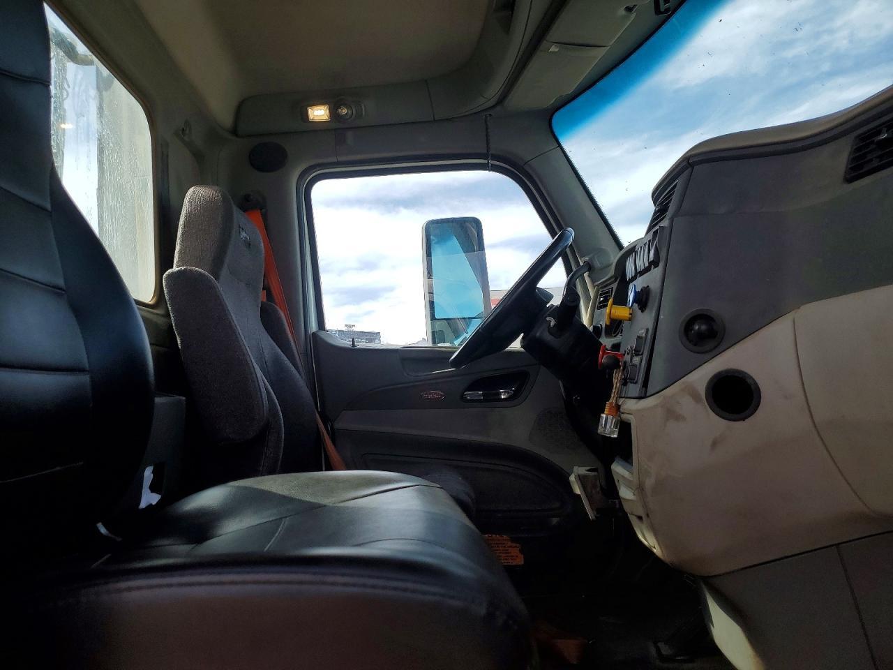 2019 Peterbilt 579 Semi Truck