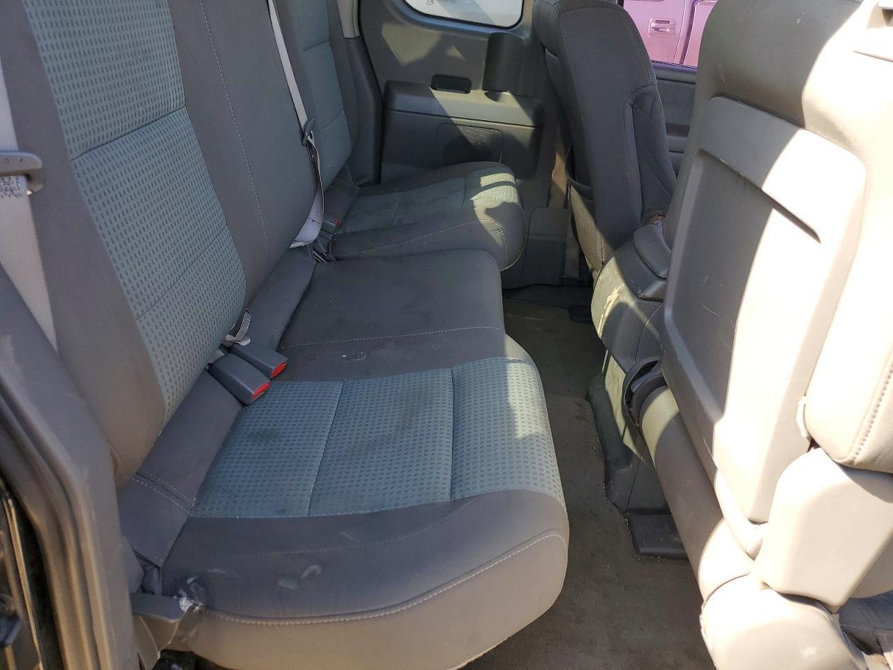2005 Niss Titan XE