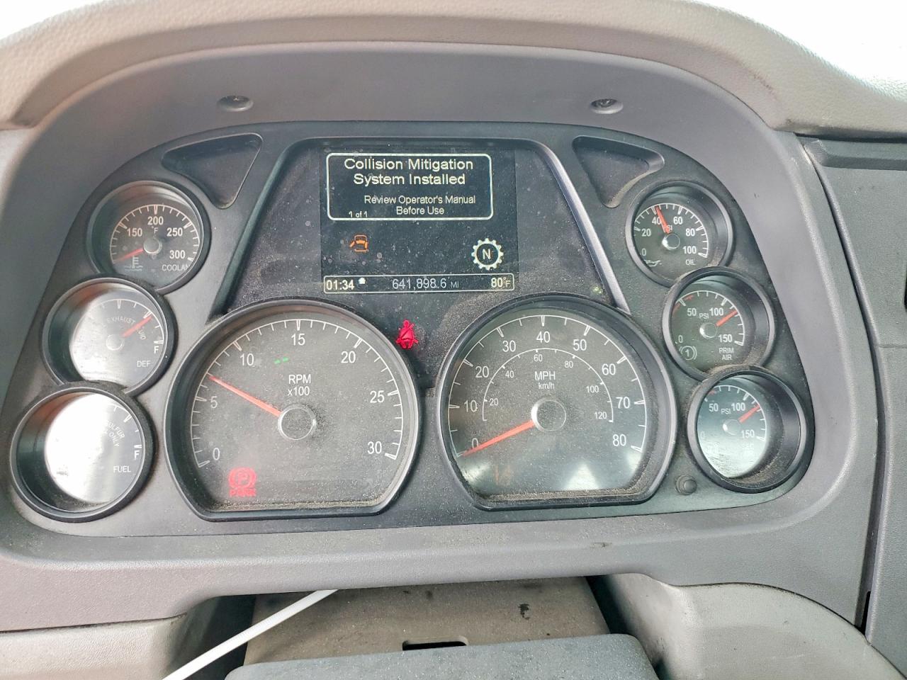 2016 Peterbilt 579 Semi Truck