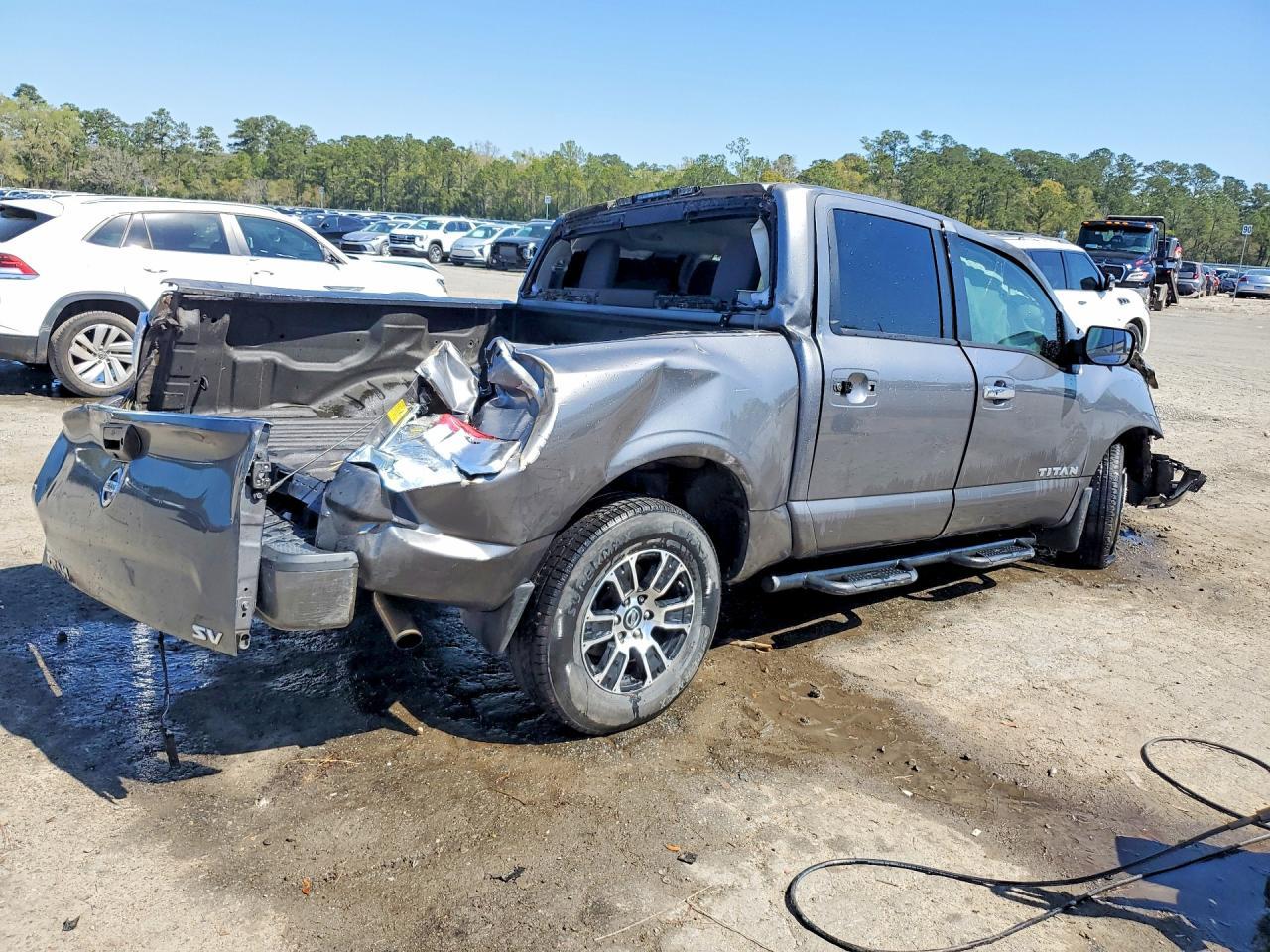 2021 Nissan Titan SV