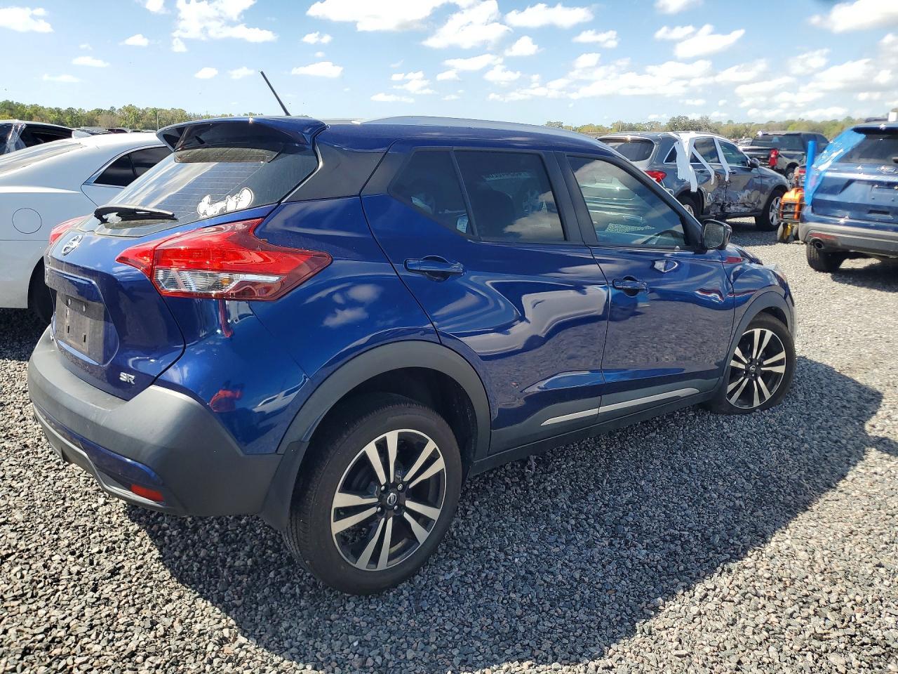 2018 Nissan Kicks sr