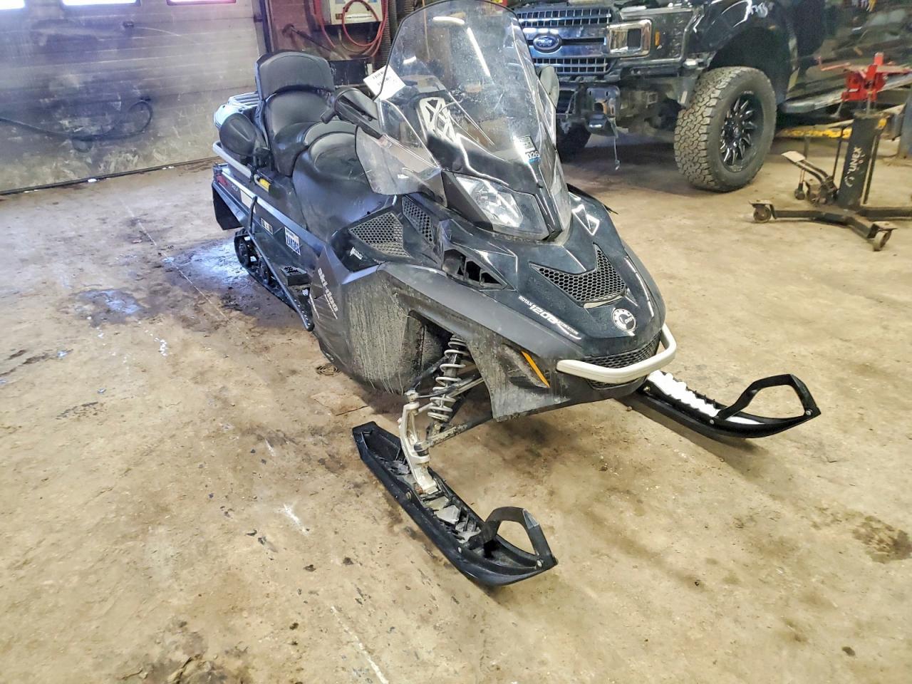 2016 Skidoo Snowmobile