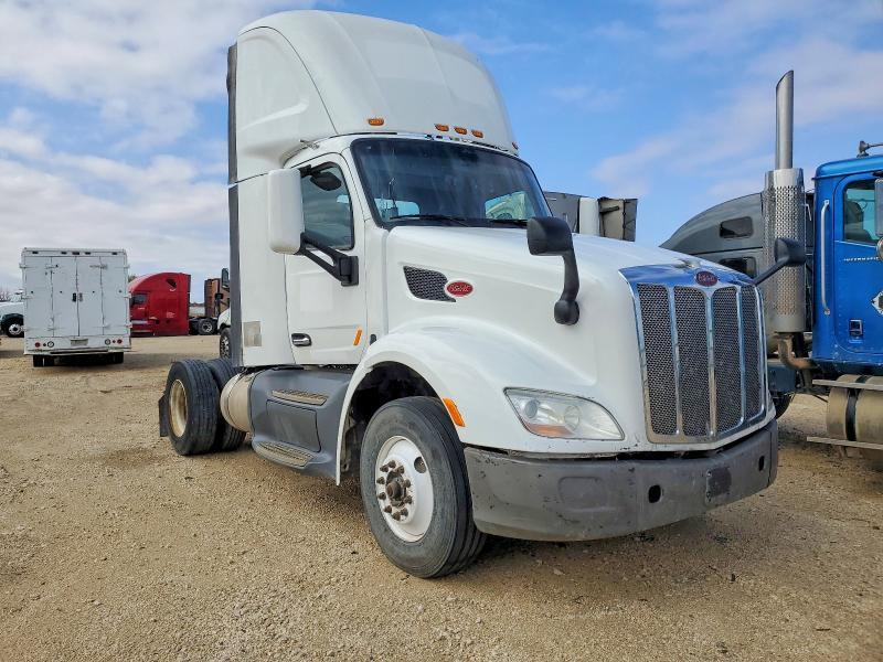 2016 Peterbilt 579 Semi Truck