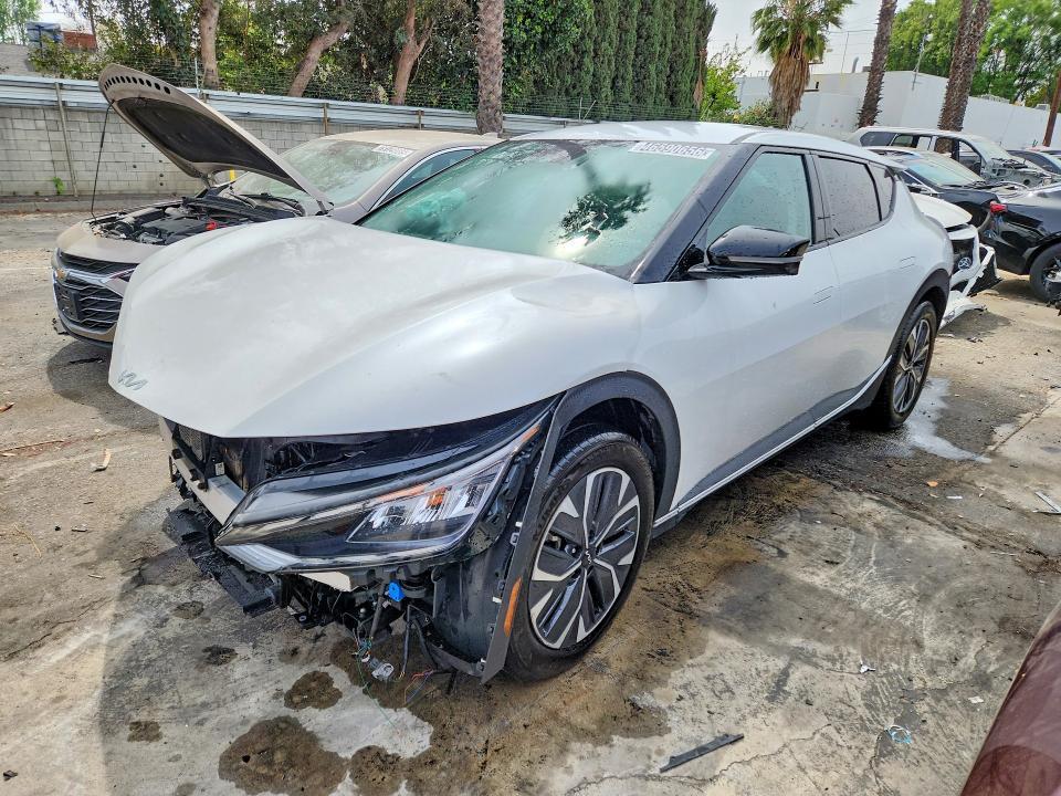 2024 KIA EV6 Light