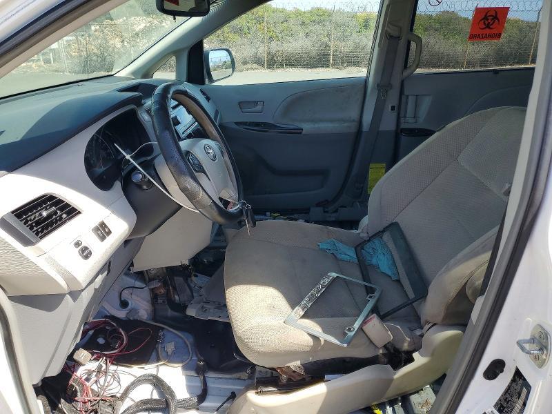 2014 Toyota Sienna le 8-passenger