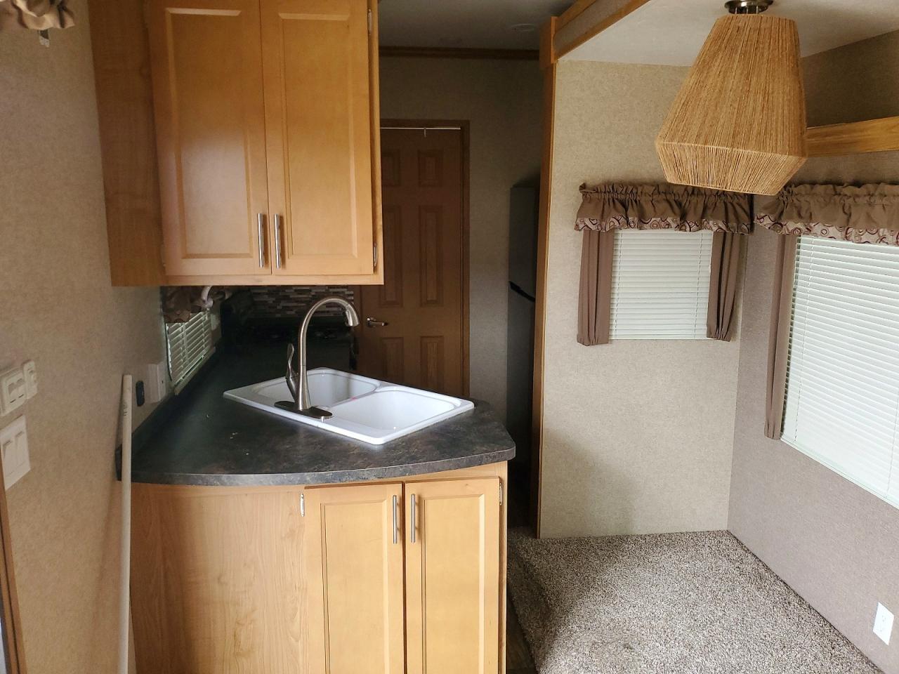 2019 Hy-Line 35 Camper