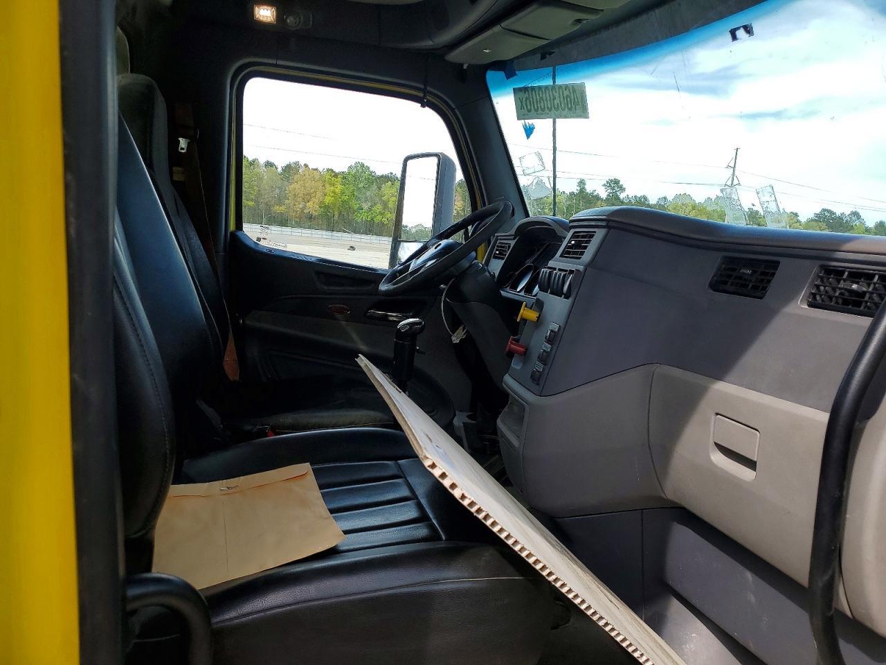 2017 Peterbilt 579 Semi Truck