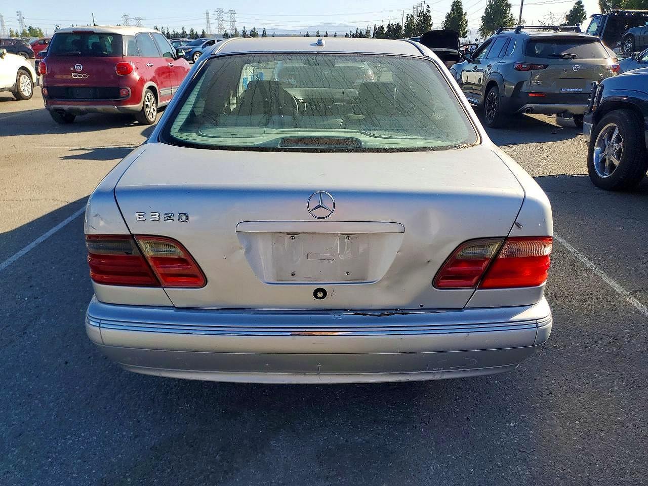 2001 Mercedes-Benz E 320