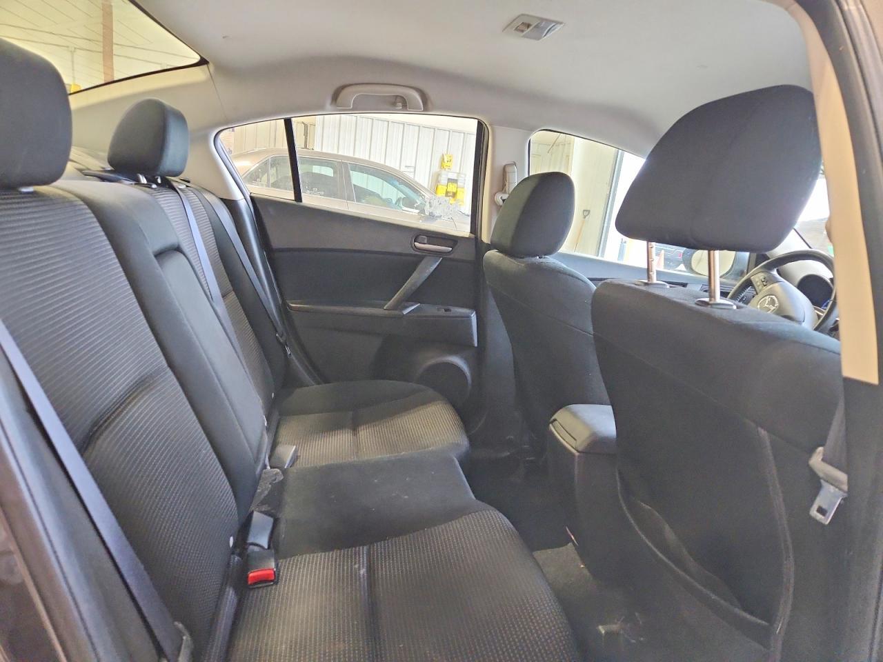 2013 Mazda 3 I