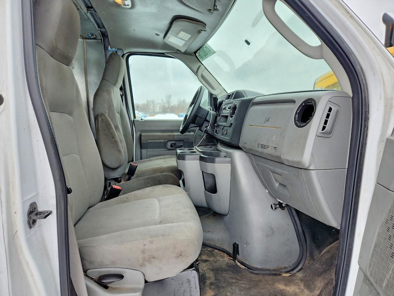 2023 Ford Econoline E450 Super Duty Cutaway Van