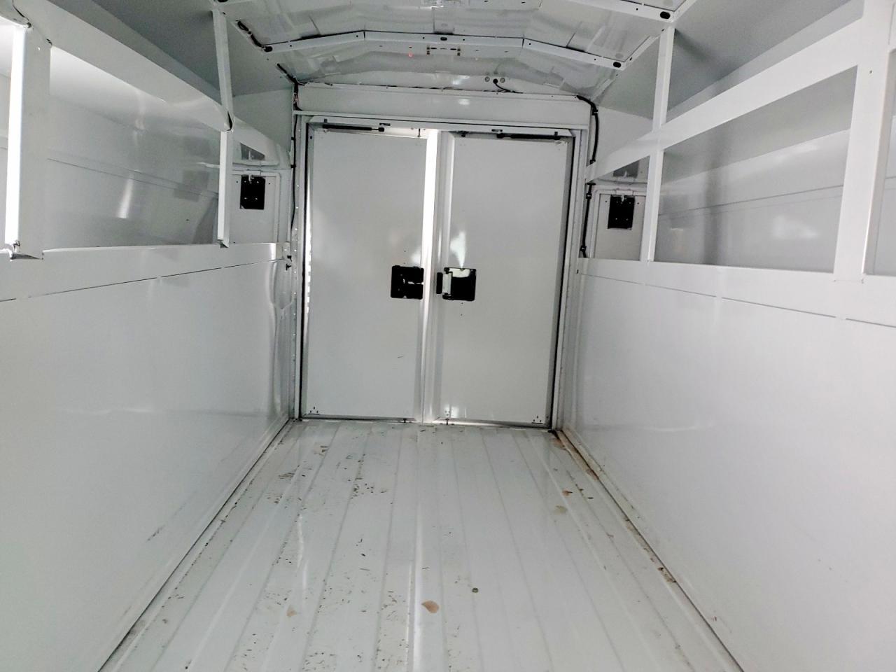 2025 Chev Express G4500