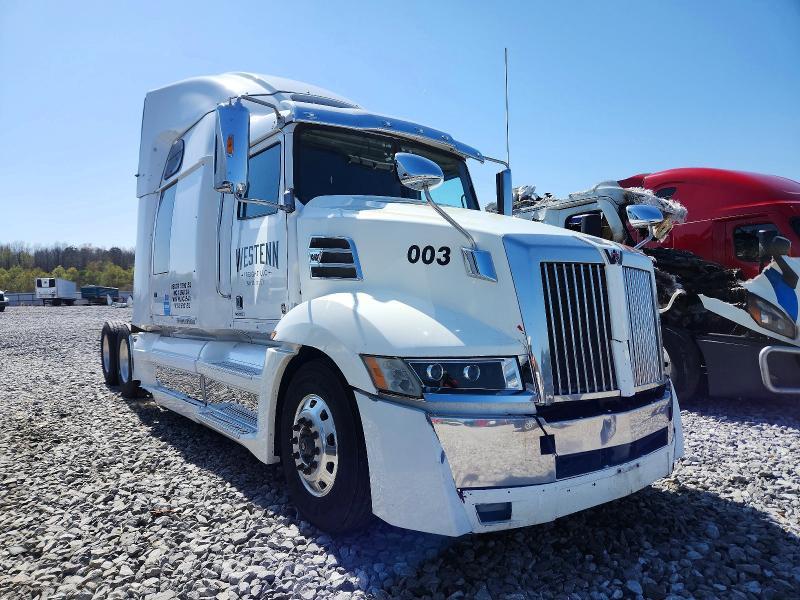 2017 Western Star 5700 Semi Truck