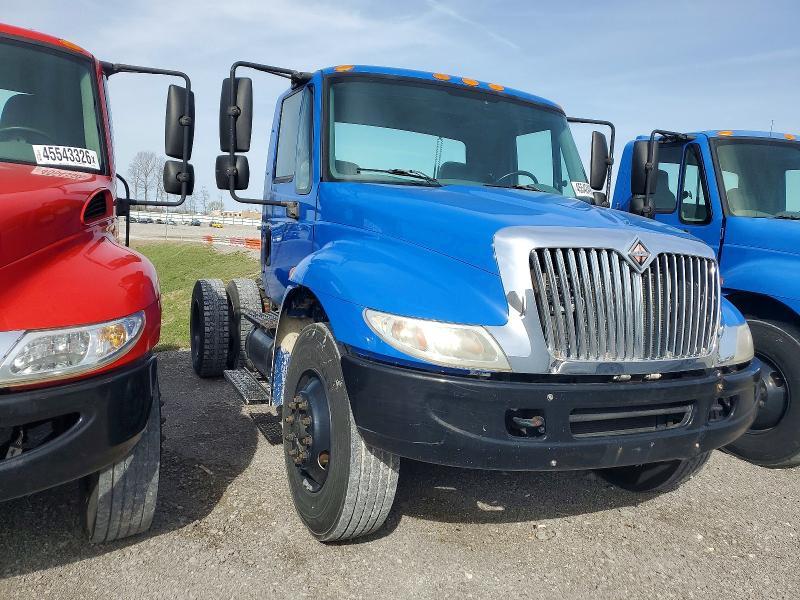 2003 International 4300 Semi Truck