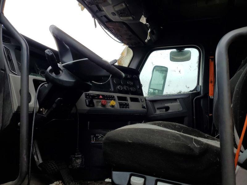 2021 Freigliner 2021 Freightliner Cascadia 126 Semi Truck