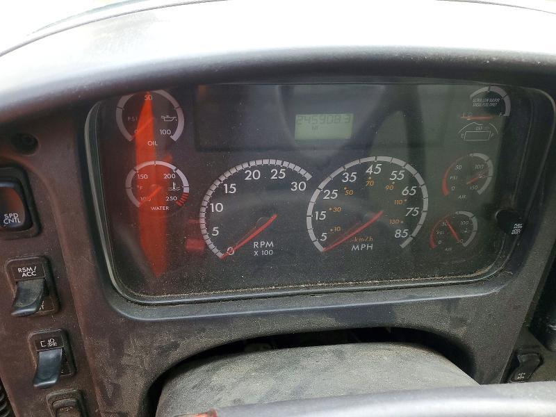 2013 Freightliner Business Class M2 BOX Truck