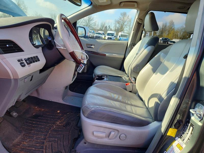 2013 Toyota Sienna Limited 7-passenger