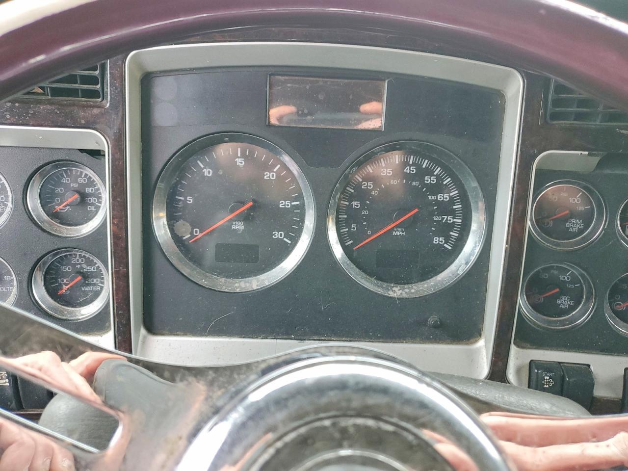 2014 Kenworth T660 Semi Truck