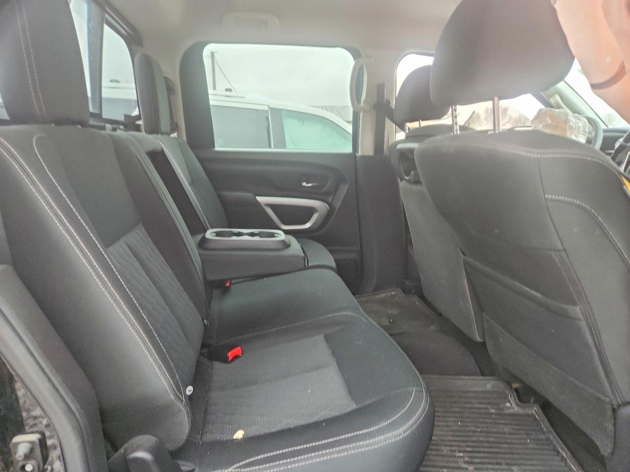 2017 Nissan Titan SV