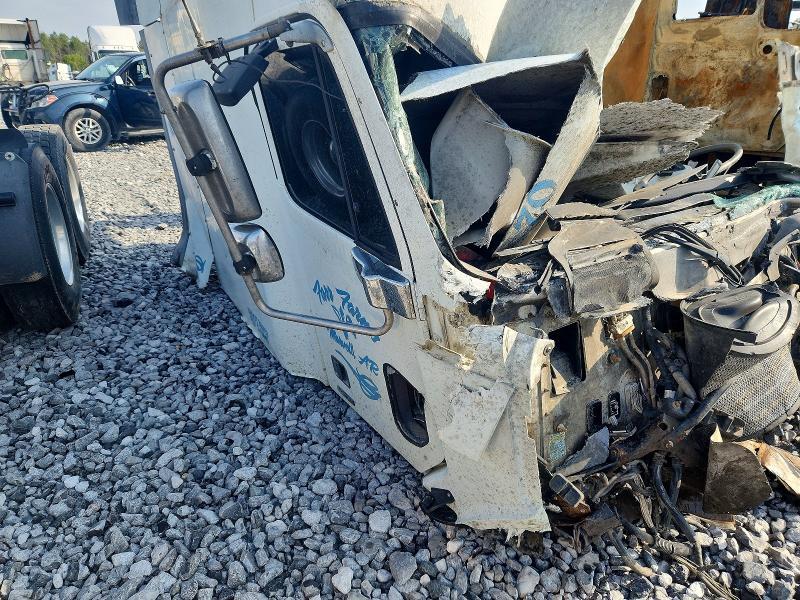 2005 Freightliner Columbia 120 Semi Truck