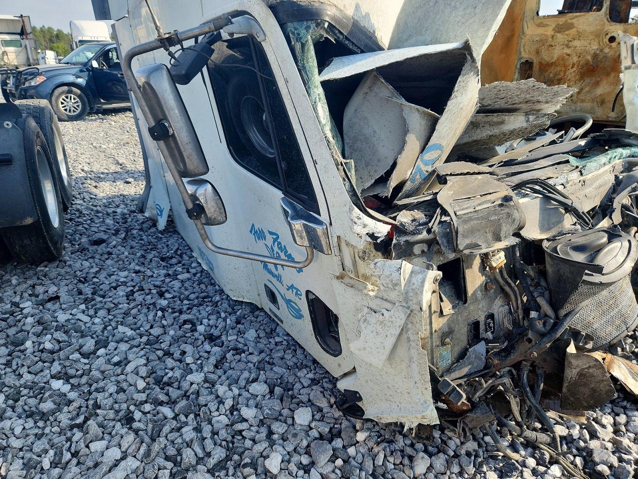 2005 Freightliner Columbia 120 Semi Truck