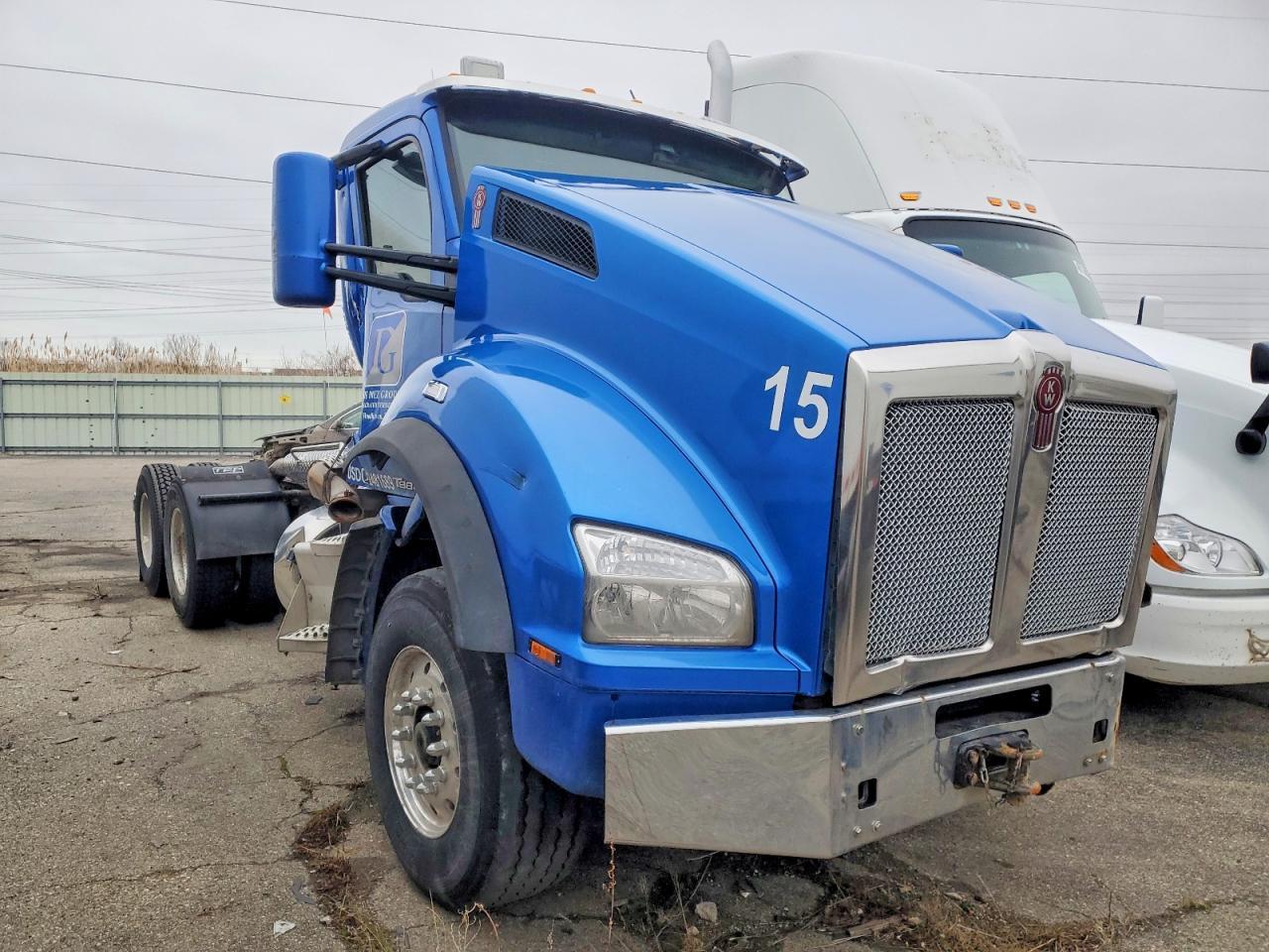 2015 Kenworth Construction T880