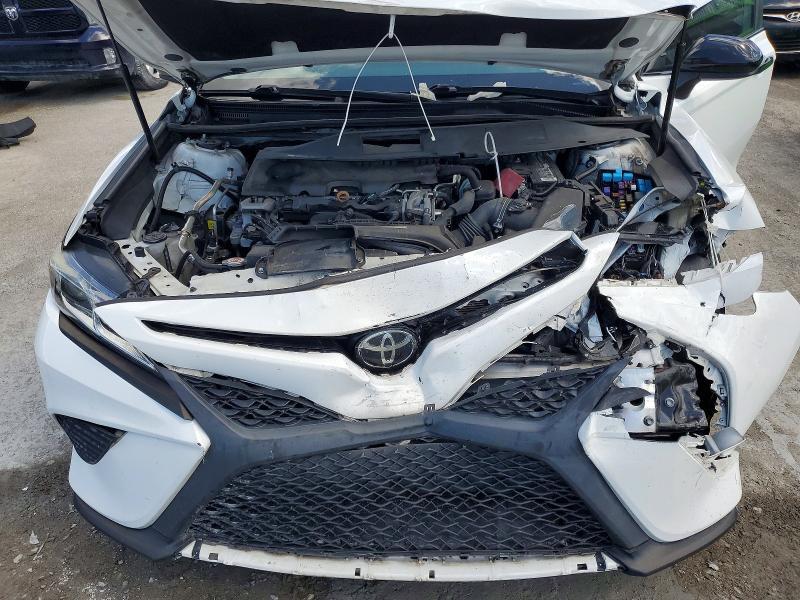 2020 Toyota Camry se Nightshade