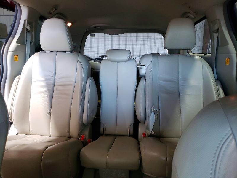 2012 Toyota Sienna xle 8-passenger