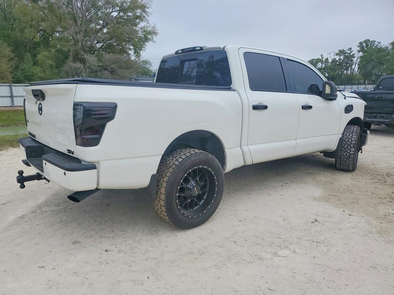 2017 Nissan Titan SV