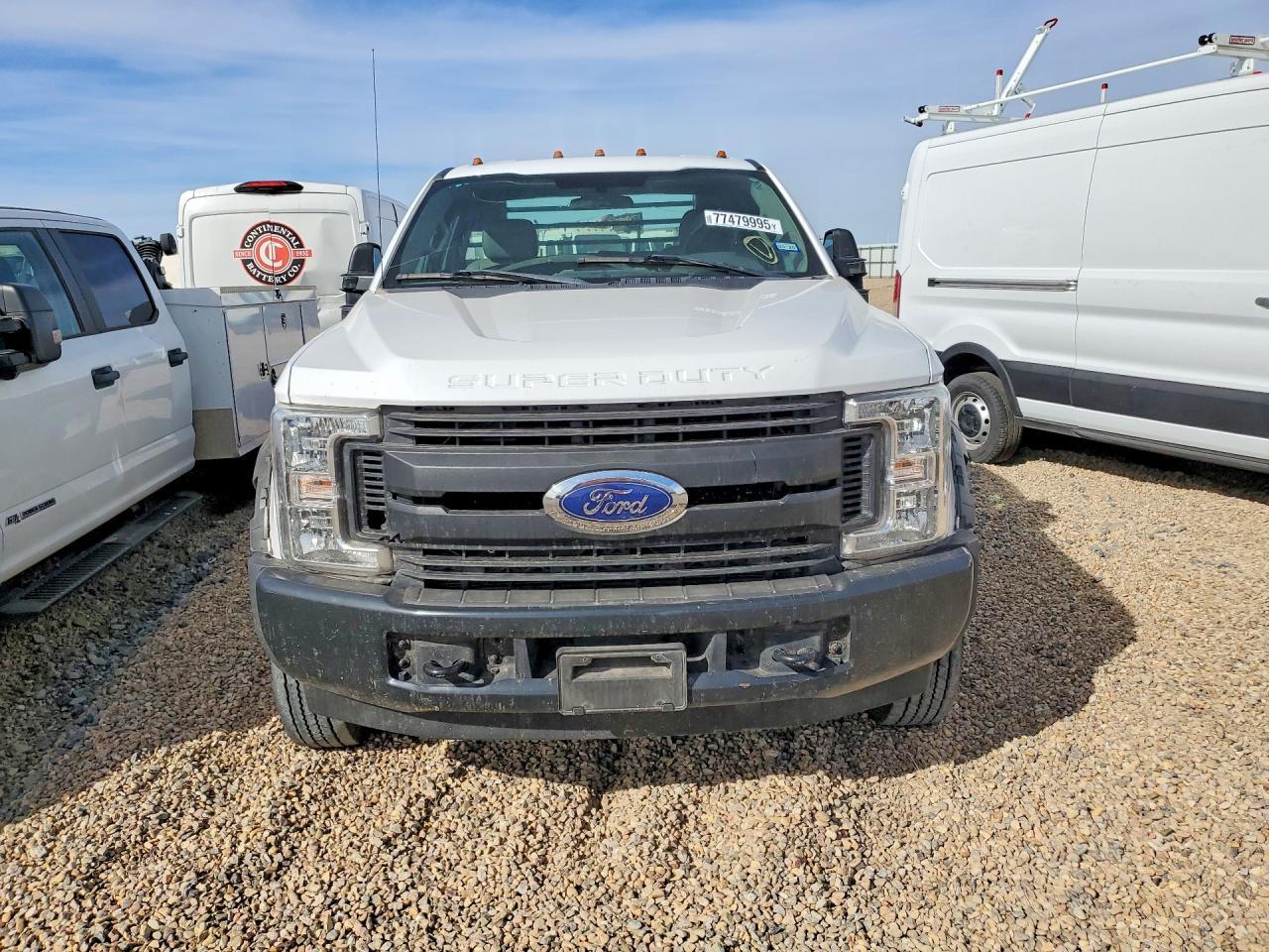 2019 Ford F550 Super Duty Flatbed Truck