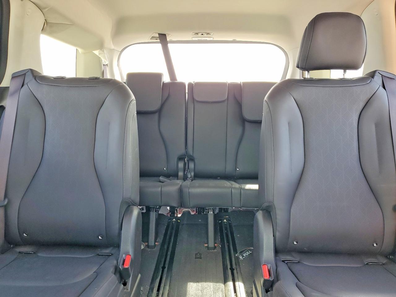 2023 KIA Carnival lx